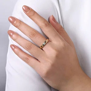 14K Yellow Gold Pyramid Band with Pave Diamond Station