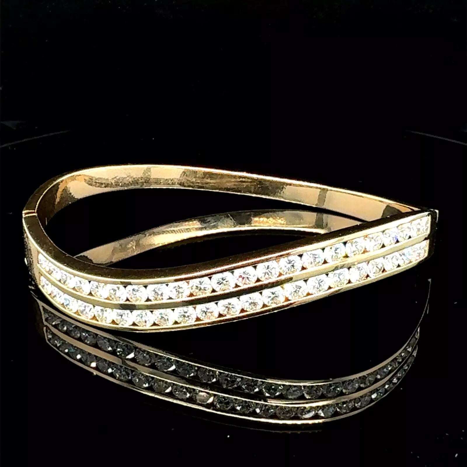 18K yellow gold diamond bangle