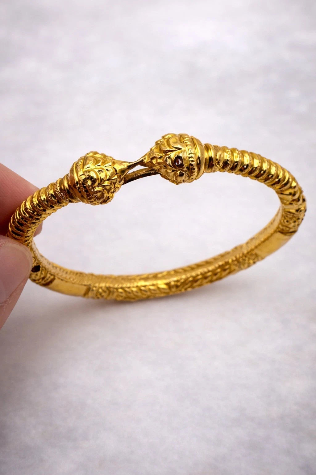 20K Yellow Gold Bangle Bracelet 13.7g Slip-On Ornate Textured